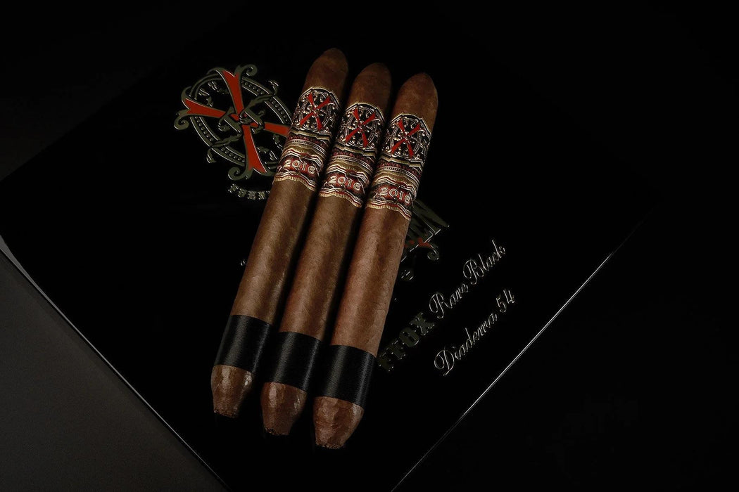 Fuente Fuente OpusX "Heaven and Earth" Rare Black Diadema 54